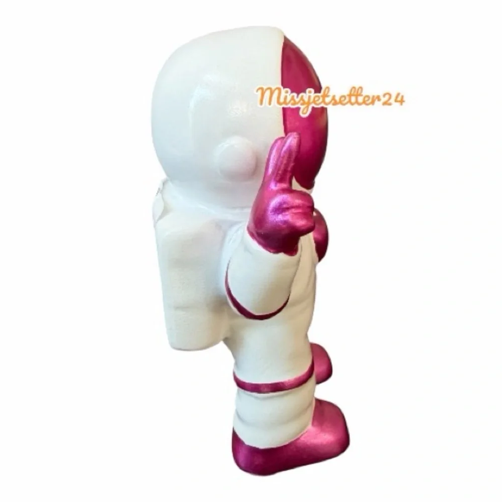 NWT Target Spritz Valentines Day Polyresin Astronaut 2026 Pink and White Heart
